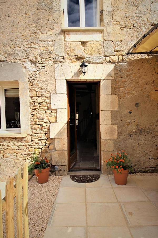Two-Bedroom House in Saint-Julien-de-Lampon, Quercy