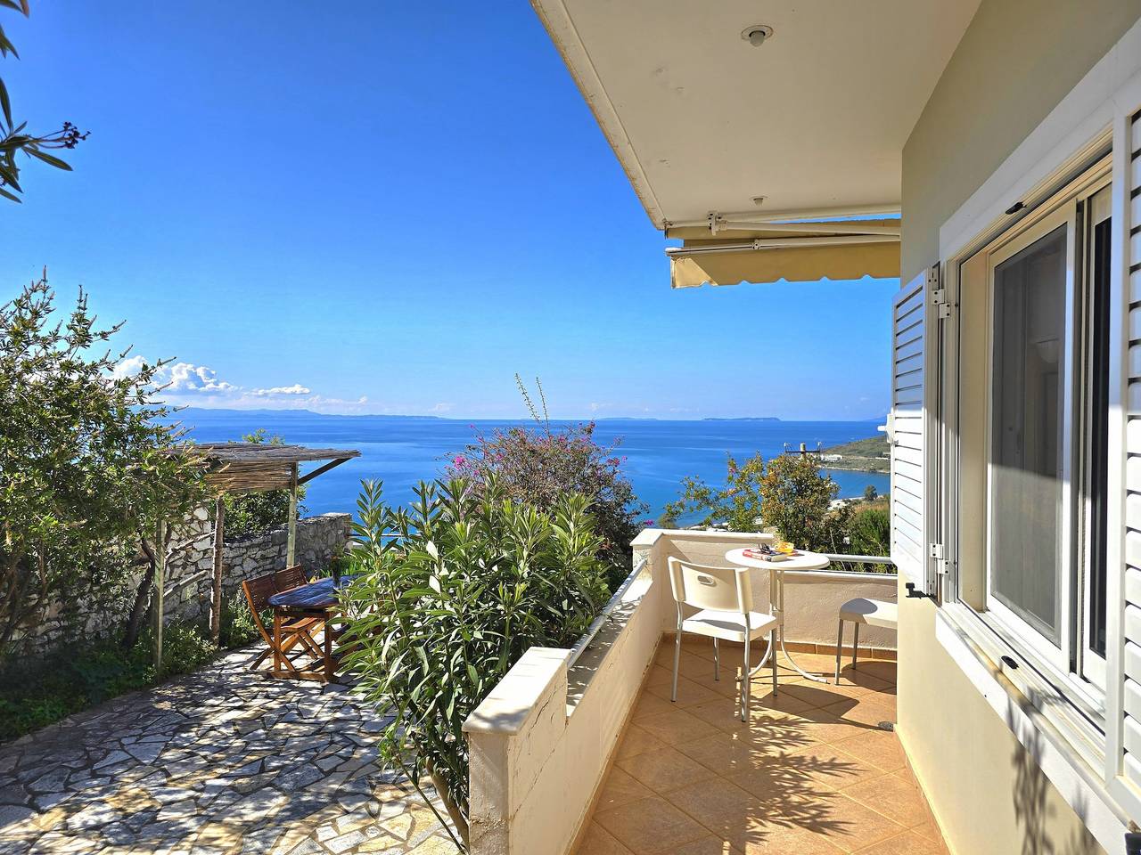 Ganze Wohnung, Feriehus i Qeparo med havudsigt in Himarë, Vlorë
