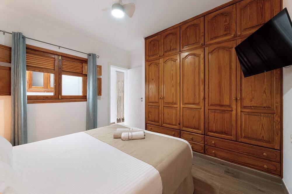 La Graciosita  Coastal Escape  by Bayside in La Graciosa, Parque Natural Archipiélago Chinijo