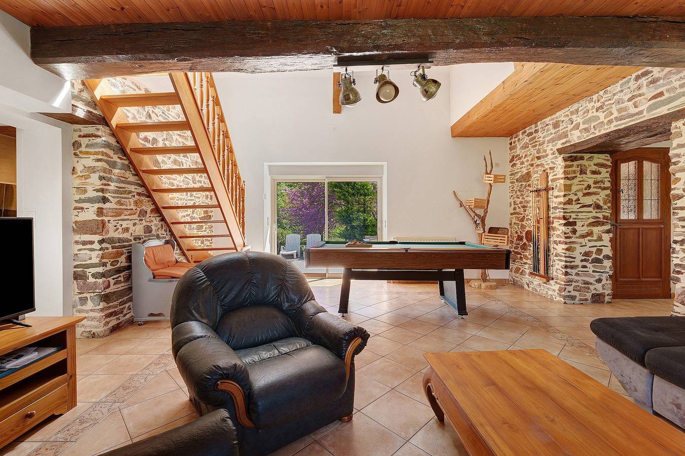 Großes Ferienhaus Le Jeanneau mit Spa, ruhig in der Natur für 15 Personen in Saint-Sulpice-des-Landes, Loire-Tal