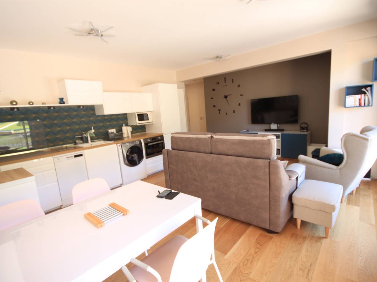 Appartement entier, Appartement avec grande terrasse ensoleillée, proche thermes et ski in Mont-Dore, Parc naturel régional des Volcans d'Auvergne