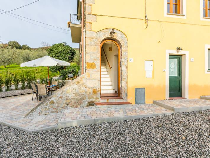 Agriturismo per 6 persone, con terrazza e giardino in Santa Luce