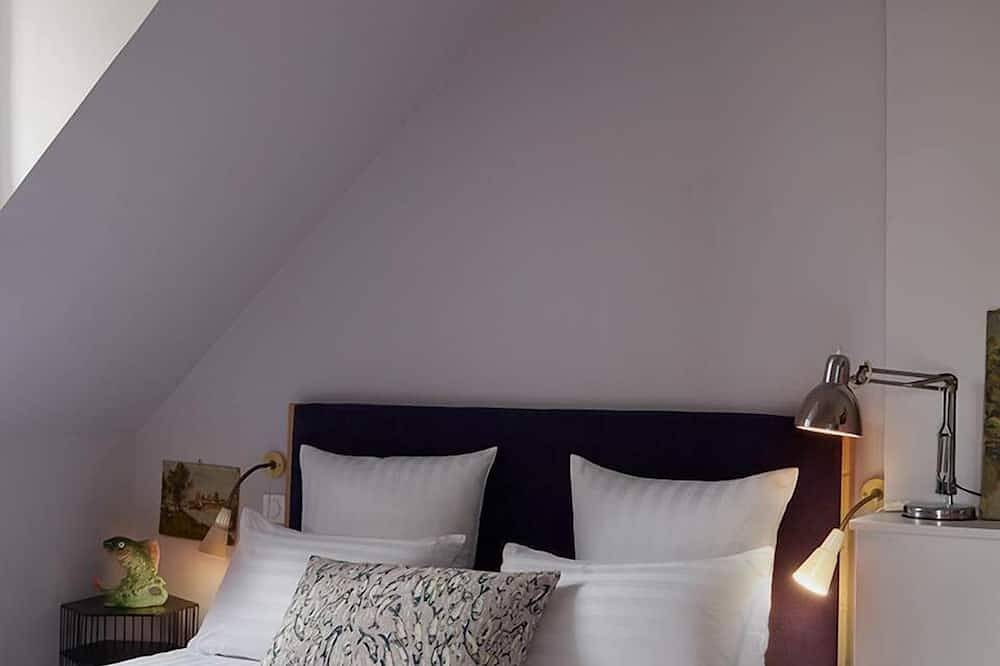 Entire apartment, Charming cottage for 8 people in the heart of a wood by the sea in Eu, Dieppe region
