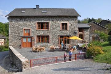 Gîte pour 15 personnes, avec jardin et vue, animaux acceptés dans Laforêt