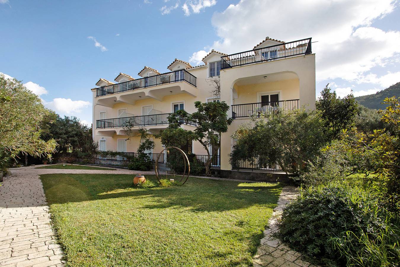 Entire studio, Studio "Dolphin Studio 7" with Private Balcony, Shared Garden & Wi-Fi in Keri, Laganas