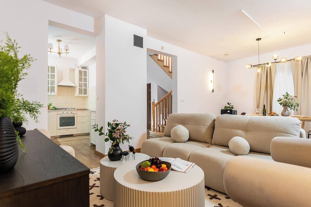 ★ Private Hot Tub ★ King Size Beds ★ Garden ★ Cinema ★ in Krakau, Kleinpolen