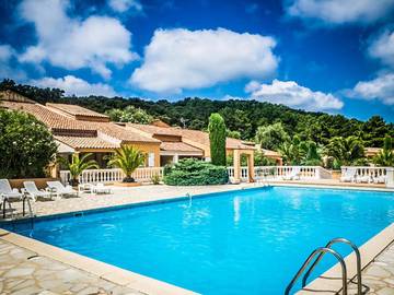 Gîte pour 2 personnes, avec piscine et terrasse à Le Plan-de-la-Tour