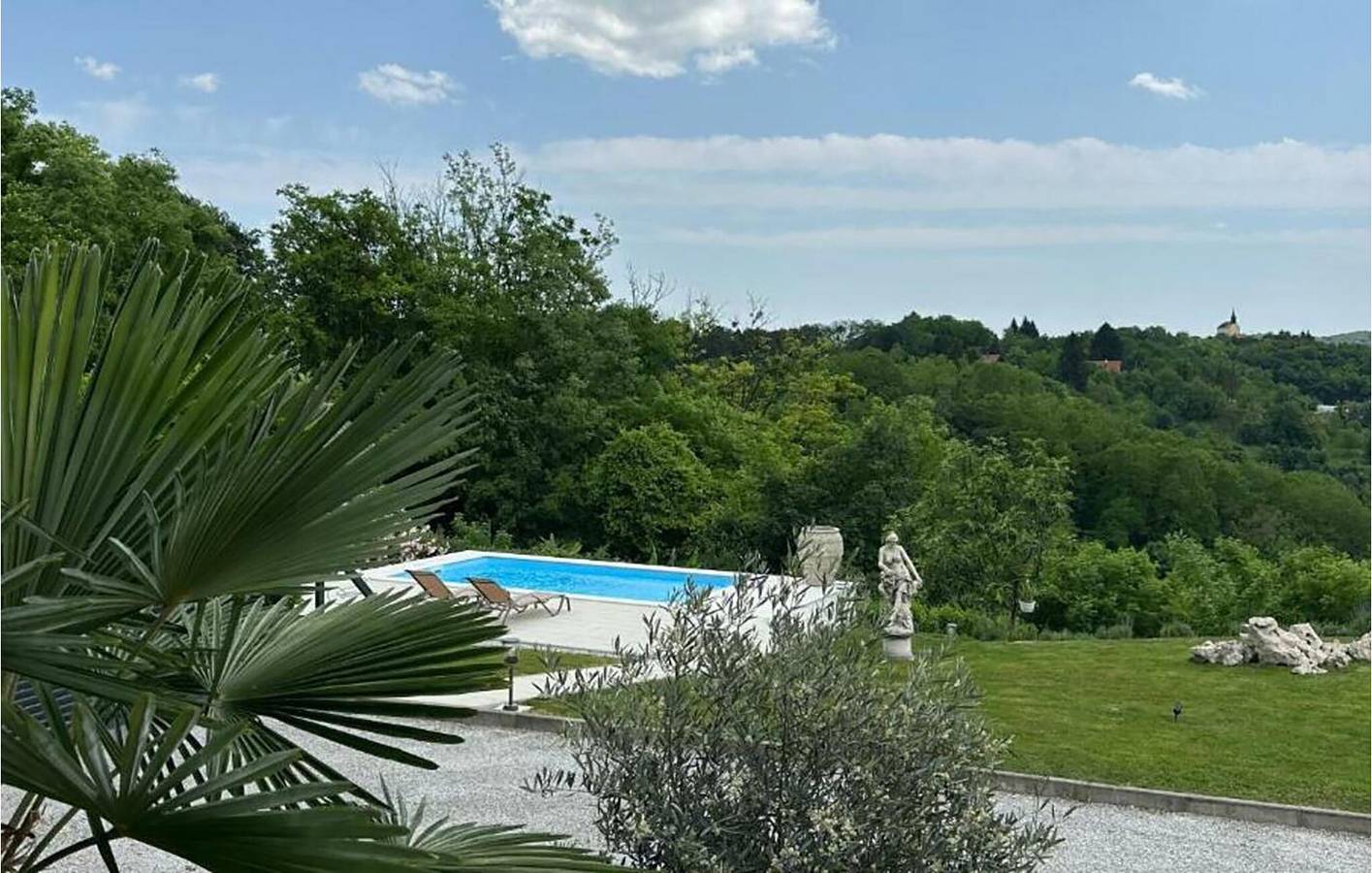 Appartement de vacances entier, Appartement moderne de 2 chambres avec piscine, Wi-Fi et parking in Région de Zagreb