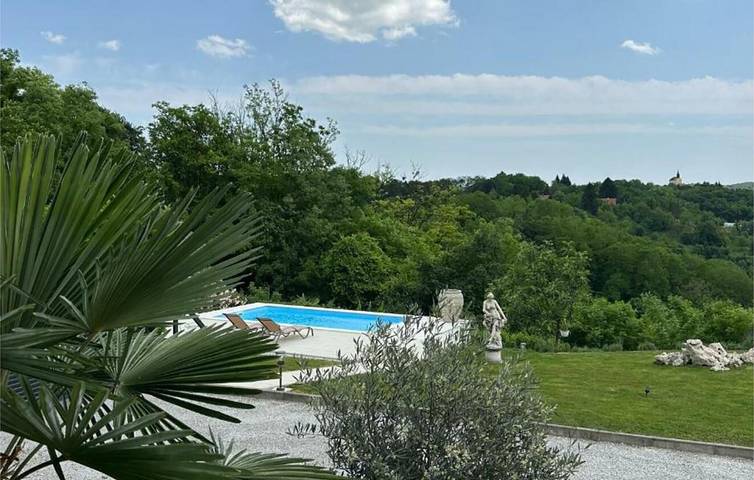 Ganze Ferienwohnung, Modernes Apartment mit 2 Schlafzimmern, Pool, WLAN und Parkplatz in Zagreb und Umgebung