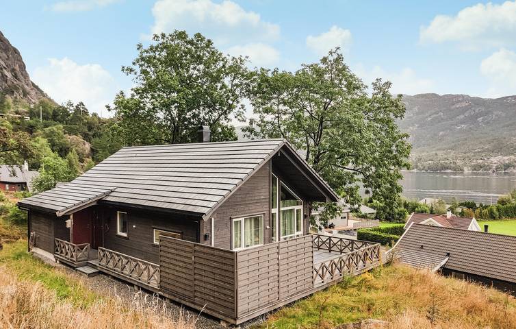 Ferienhaus für 6 Personen, mit Terrasse und Garten in Preikestolen