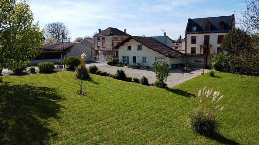 Location de vacances pour 12 personnes, avec Terrasse et Jardin dans Vadenay