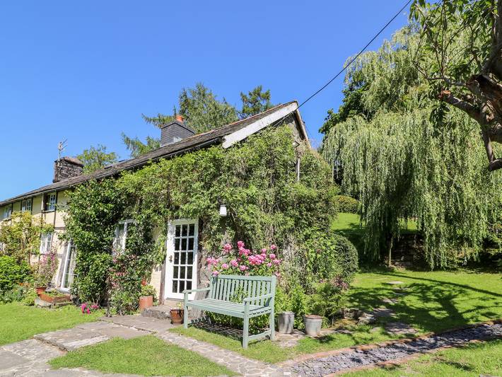 Cottage for 6 people, with garden, with pets in Powys