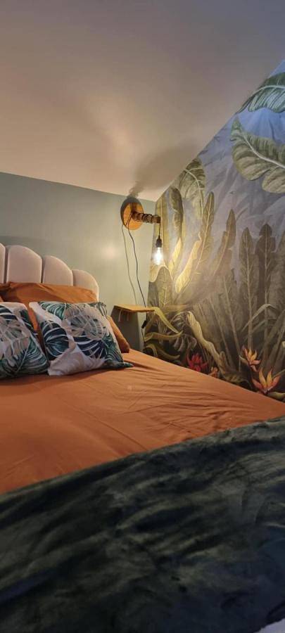 Location de vacances pour 10 personnes, avec jardin ainsi que jacuzzi et terrasse à Gouttières - 3