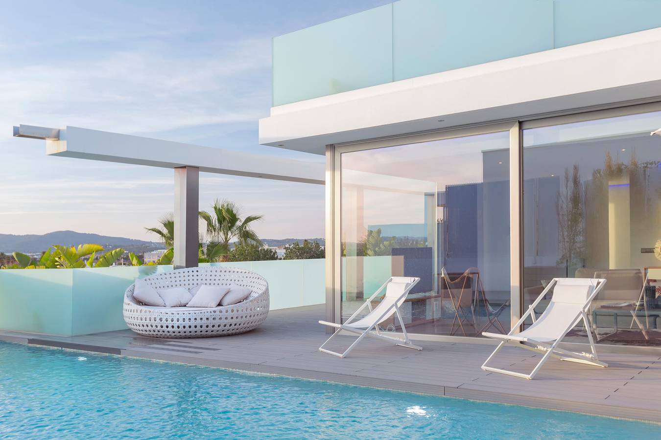 Villa 'Hugo - Luxe près d'Ibiza' avec Balcon, Wi-Fi et Climatisation in Nuestra Senora de Jesus, Santa Eulària des Riu