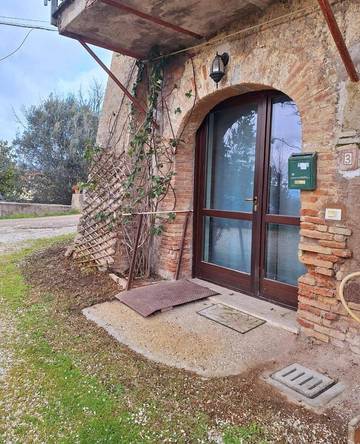 Gîte pour 4 personnes, avec jardin et vue, animaux acceptés à Poggio Mirteto