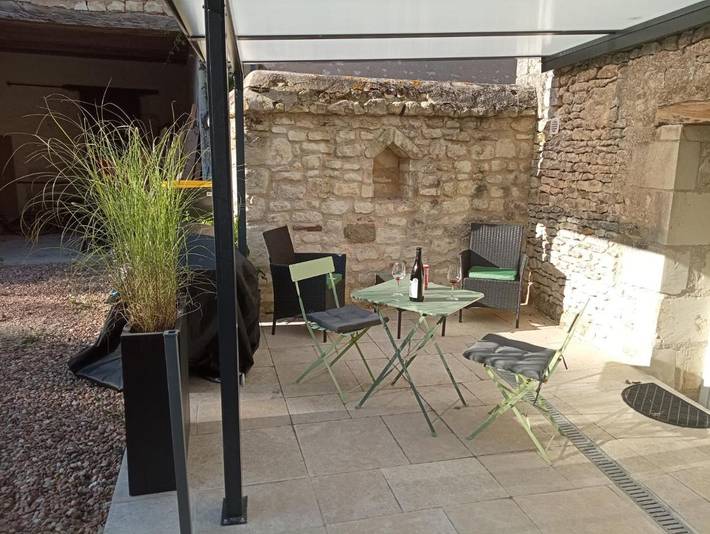 Location de vacances pour 2 personnes, avec terrasse à Civray-sur-Esves - 2