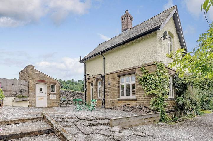 Glamping for 4 people, with garden in Derbyshire Dales
