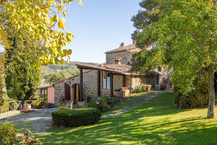 Villa voor 14 personen, with Terras and Tuin as well as Zwembad in Greve In Chianti