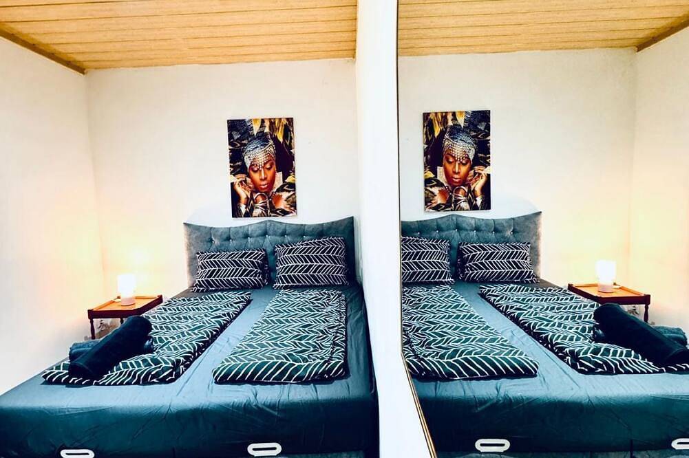 Ganze Wohnung, Bright Room w/ Desk | Walk to Fac Platz in Floridsdorf, Wien