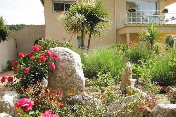 Location de vacances pour 2 personnes, avec Terrasse et Jardin à Levie - 4