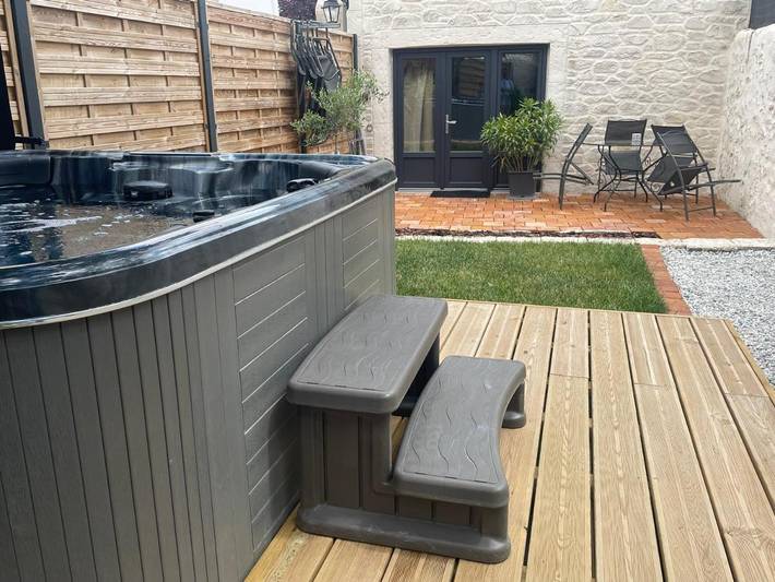 Location de vacances pour 4 personnes, avec terrasse ainsi que jacuzzi et jardin à Vineuil - 2