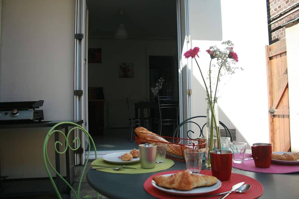 Charming house with terrace Lisieux downtown in Lisieux, Lisieux region