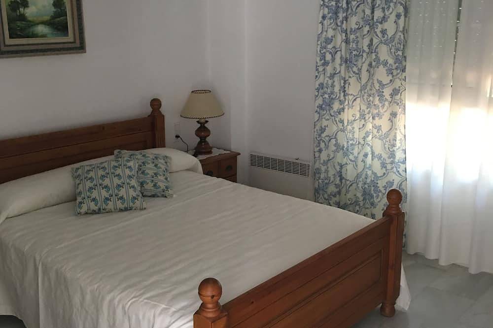 5 bedroom villa, private pool, 850m from the beach, next to the golf course in Playa Nueva Umbría, El Portil