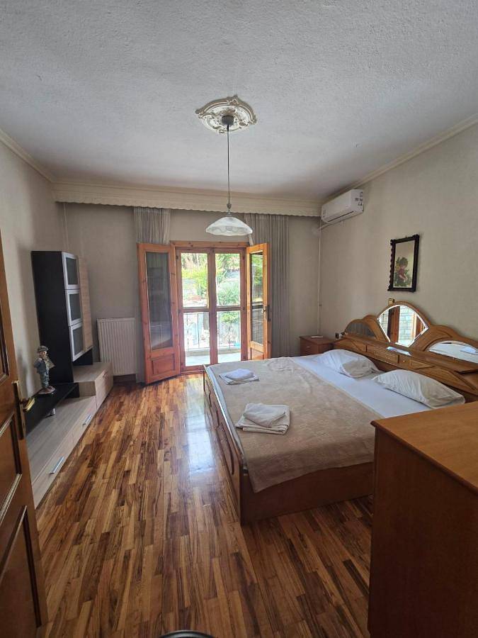 Gîte pour 7 personnes, avec Balcon et Terrasse ainsi que Jardin et Vue dans (Nea) Vrasna - 4
