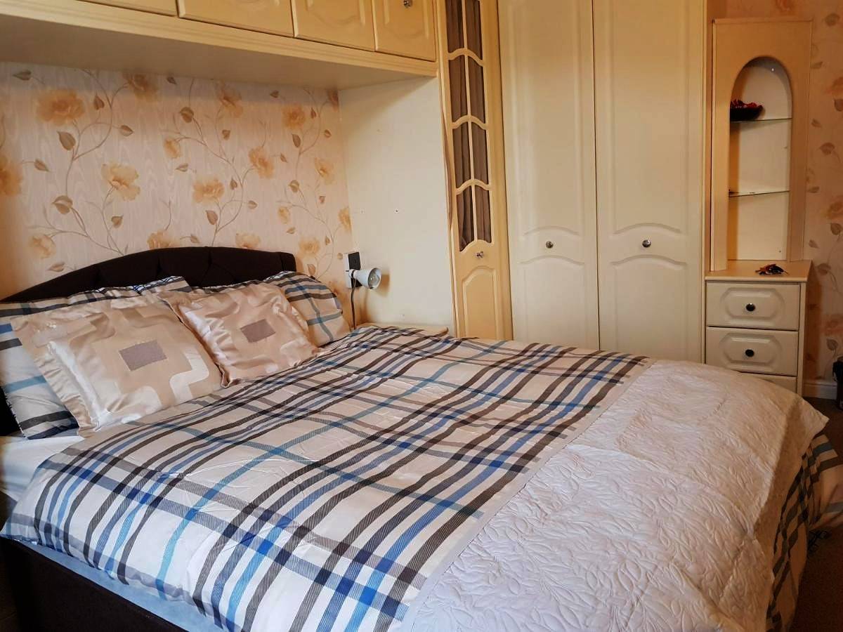 Ganze Wohnung, Two-Bedroom Apartment in Havering, London