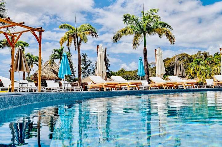 Appart’hôtel pour 3 personnes, avec piscine ainsi que vue et jardin