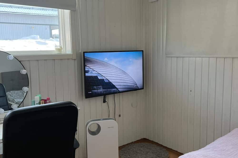 House with large social areas, fantastic backyard and bathroom with sauna and bathtub in Lulea, Bottenwiek