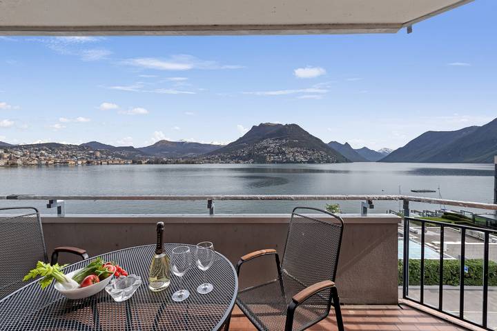 Ferienwohnung für 4 Personen, mit Terrasse und Seeblick in Paradiso