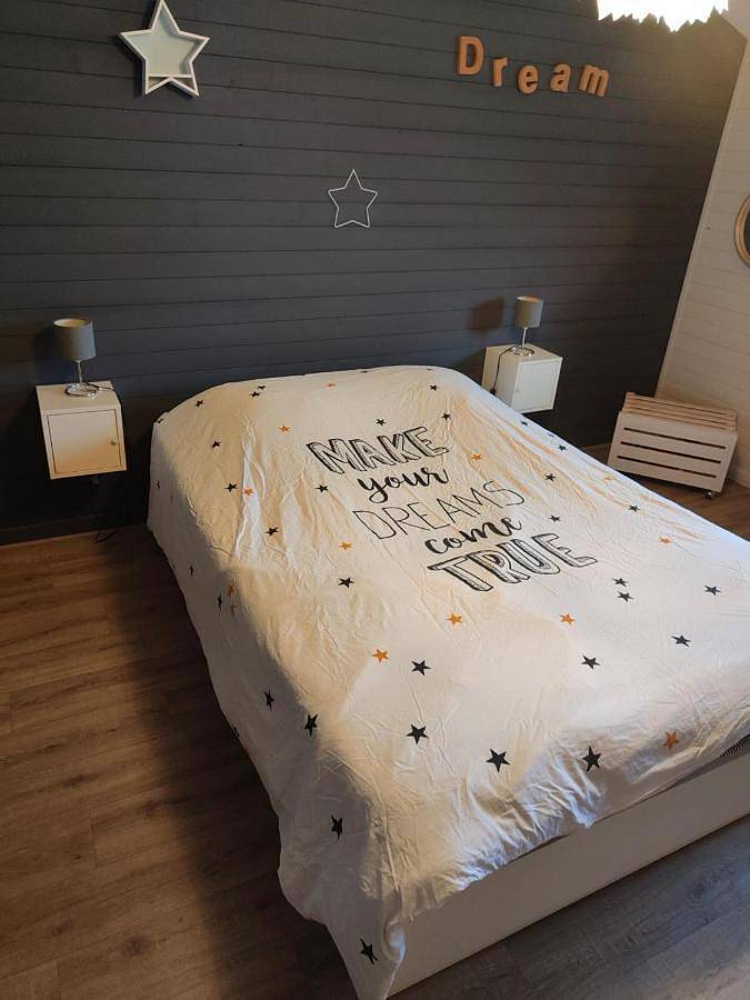 Appartement de vacances entier, Double Room with Garden View in Dieue-sur-Meuse, Verdun