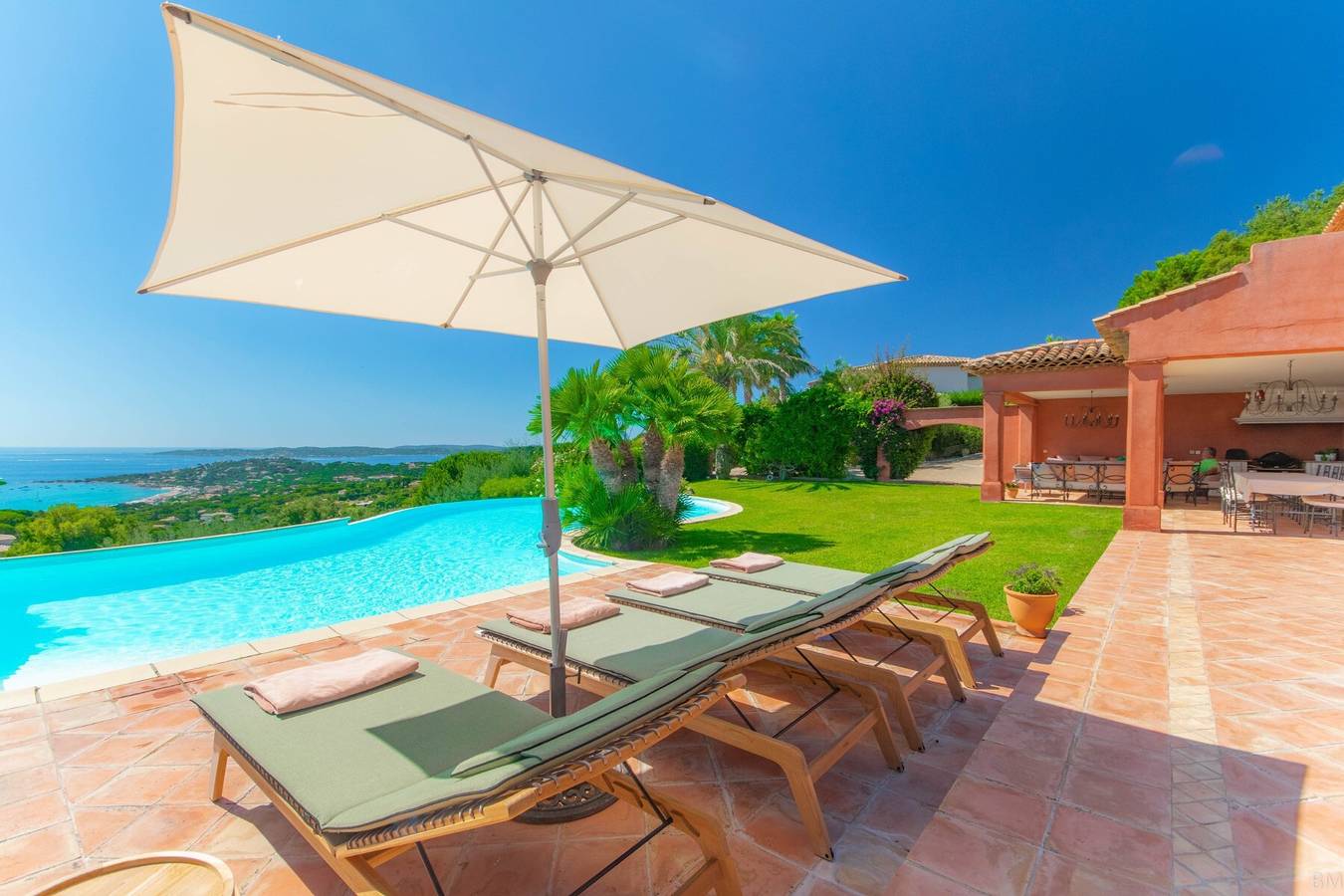 Villa 'Maison Rouge – Esprit Du Sud' mit Meerblick, privatem Pool und Wlan in La Nartelle, Sainte-Maxime