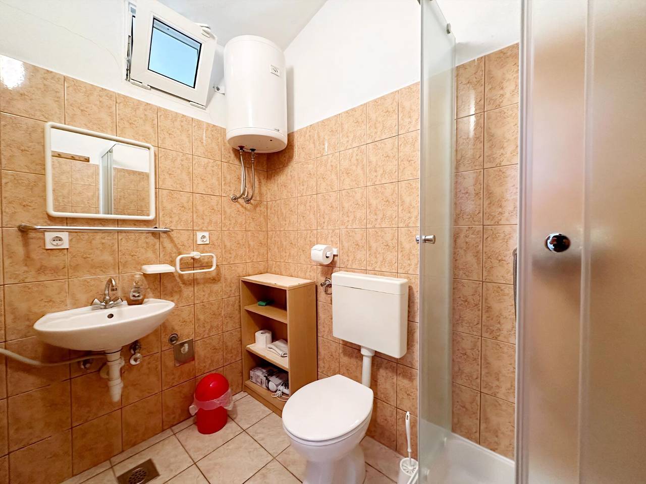 Ganzes Studio, Apartments Mira in Babićeva plaža, Zaostrog