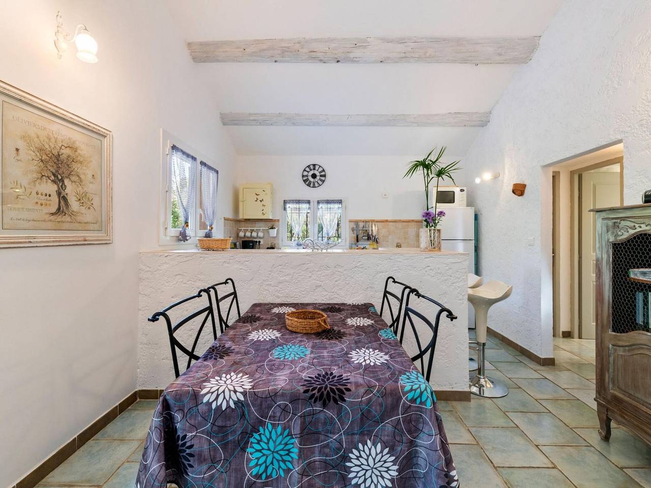 Tastefully furnished villa with terrace, private swimming pool near of Lambesc. in Lambesc, Region de Aix-en-Provence