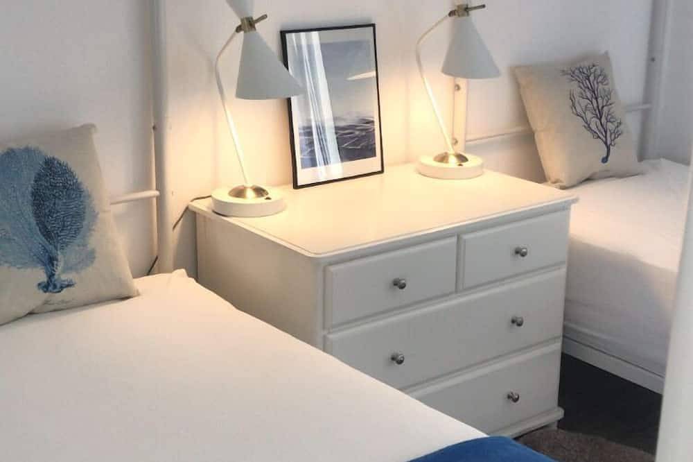 Salt&Sea Summerhouse Mandre, 30m vom Strand, Garten,Whirlpool,Meerblick in Mandre, Pag