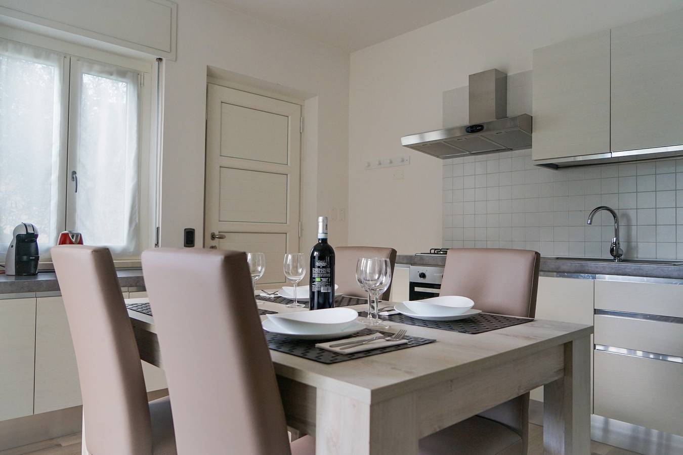 Appartement entier, Appartement de vacances "Casa Stefi N2" près du lac de Garde avec Wi-Fi, balcon, jardin et piscine in Malcesine, Montagnes autour du lac de Garde