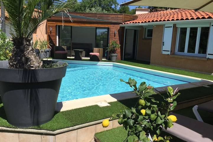 Location de vacances pour 5 personnes, avec terrasse et jardin, animaux acceptés à Saint-Privat-de-Champclos