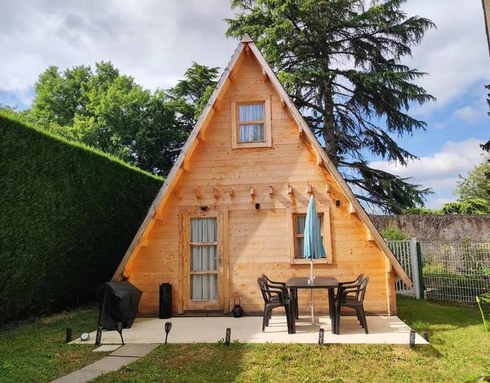 Gîte pour 4 personnes, avec Terrasse et Jardin ainsi que Piscine et Vue à Pontacq