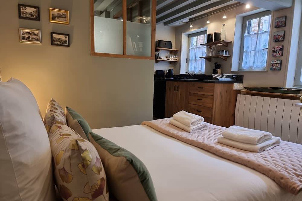 Geheel appartement, La Suite Saint Jean | Knus voor twee met haard | Centrum van Honfleur in Honfleur, Lisieux en omgeving