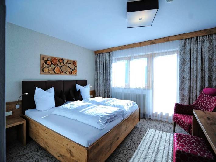 Hôtel pour 4 personnes, avec balcon et piscine ainsi que vue et sauna à Fiss - 4