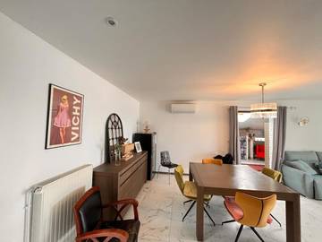 Location de vacances pour 8 personnes, avec piscine ainsi que vue et jardin à Abrest