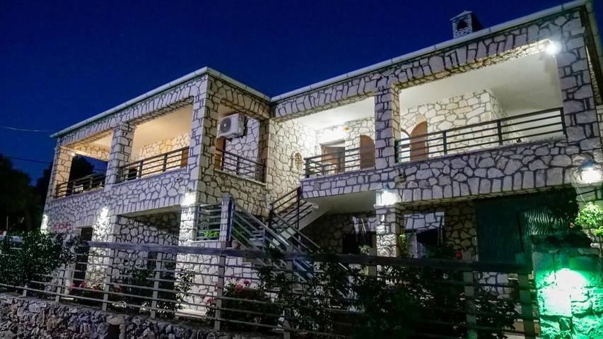 Διαμερίσματα διακοπών για 6 άτομα, με θέα και κήπο, με κατοικίδια ζώα στον Άγιο Λέων