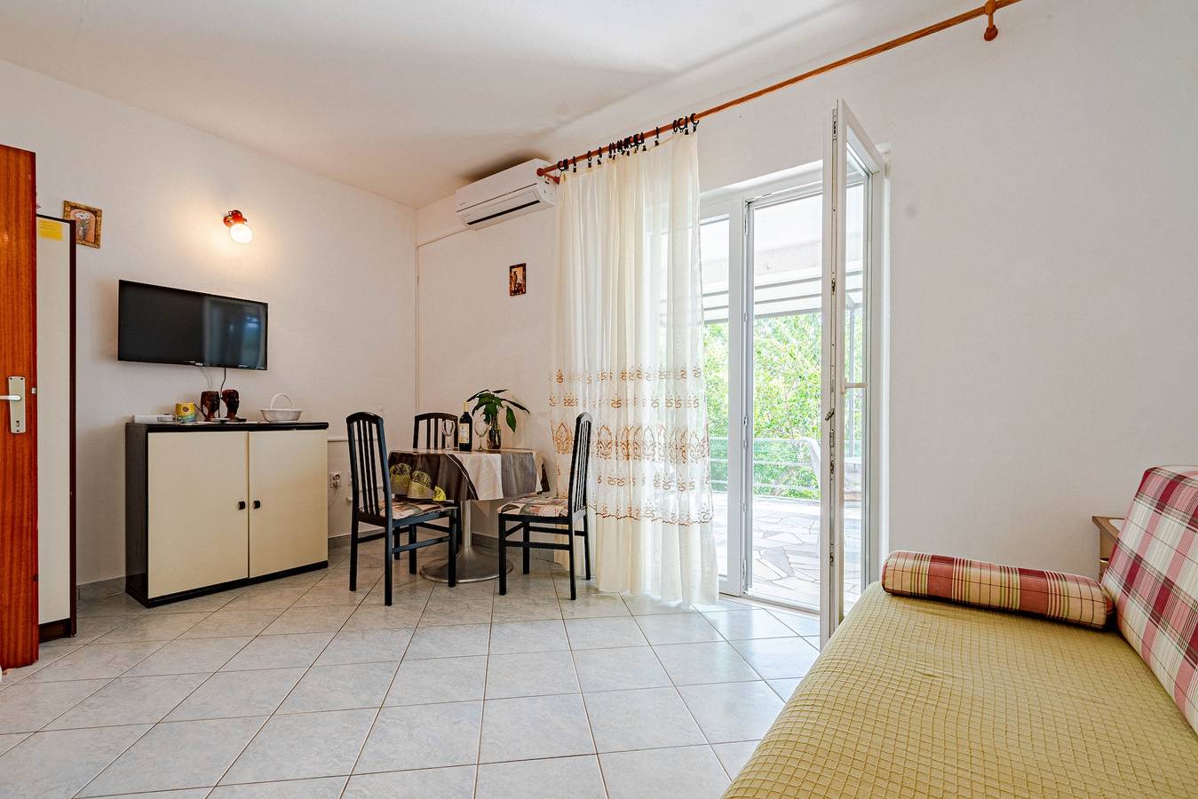 Ganze Wohnung, 1-Zimmer-Ferienwohnung am Strand Kneza, Korcula A-10168-a in Račišće (Dalmatien), Korcula