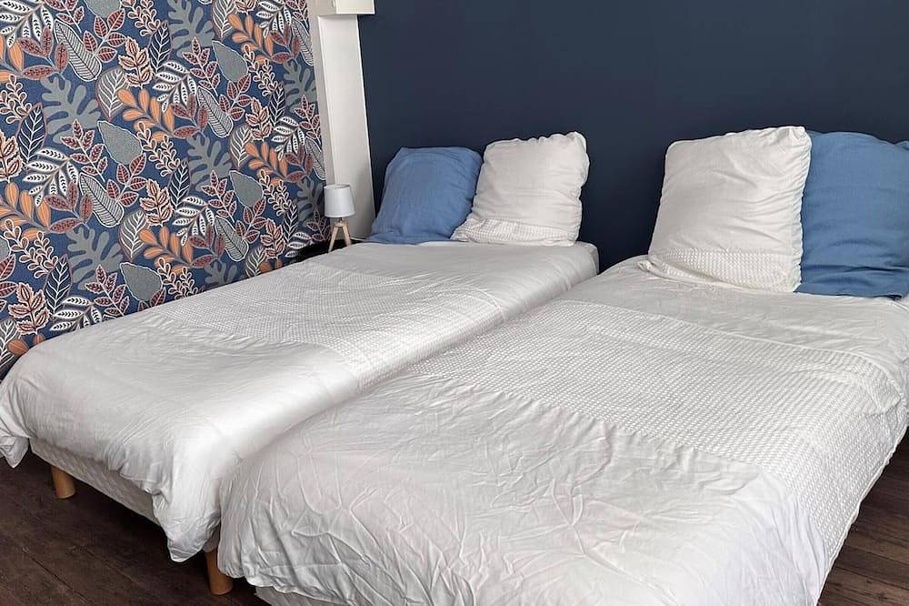 Apartamento entero, Acogedor estudio en el centro histórico de Moulins con terraza privada, Wi-Fi y todas las comodidades in Moulins, Allier (desambiguación)