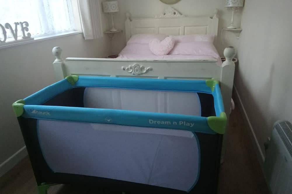 'Woodside Lodge' with private indoor pool. Secluded location, near to Ryde town. in Ryde, Isle of Wight
