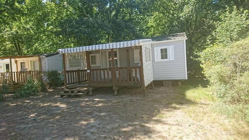 Camping pour 6 personnes, avec Terrasse et Jardin ainsi que Bassin pour enfant et Piscine à La Boissière-de-Montaigu