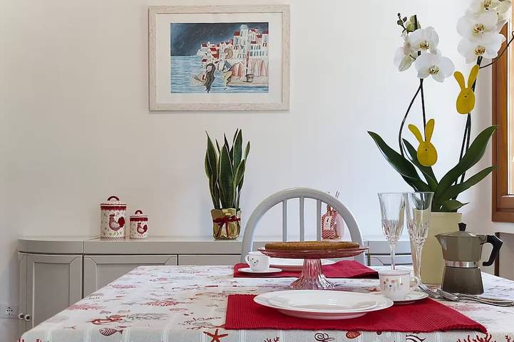 Ganze Wohnung, Waves of relaxation: Private Garage and Private Garden & A/C - Ricky's Maple Tree. in Imperia, Riviera di Ponente