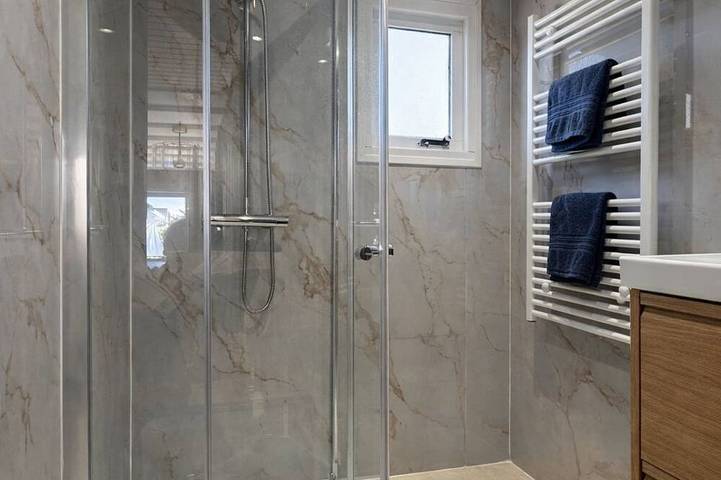 `t Blauwe Huysje at the waterfront including sauna and hot tub in Loosdrecht, Groene Hart